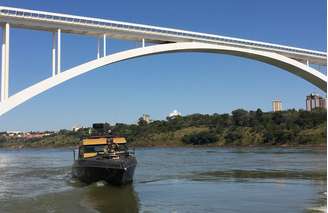 Trecho do rio Paraná na fronteira entre Brasil e Paraguai 
27/07/2016
REUTERS/Stephen Eisenhammer