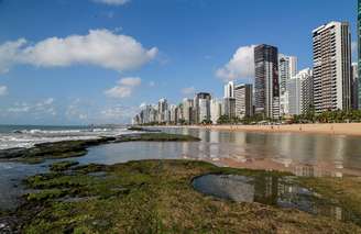 Manchas de petróleo na praia de Boa Viagem, Recife (27/09/2019)