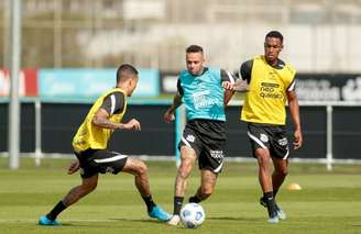 Luan está recuperado e treinou com o grupo nesta segunda-feira (Foto: Rodrigo Coca/Ag. Corinthians)