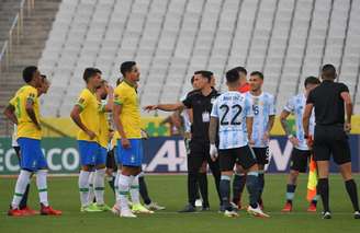 Brasil e Argentina foi paralisado antes dos cinco minutos do primeiro tempo (NELSON ALMEIDA / AFP)