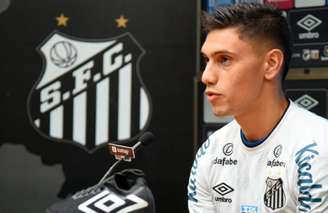 O uruguaio Emiliano Velázquez criticou a defesa do Santos (Foto: Divulgação)