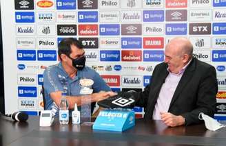 O presidente Andres Rueda e o técnico Fabio Carille tentam afastar a crise do Santos (Foto: Reprodução/SantosFC)