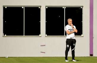 Sylvinho durante treino do Corinthians no CT Joaquim Grava para jogo contra Fla (Foto: Rodrigo Coca/Ag. Corinthians)