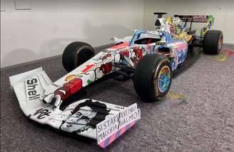 Show car com pintura dedicada a Ayrton Senna