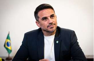 Diretor revela prazo para chegada de novo treinador da Seleção Brasileira 