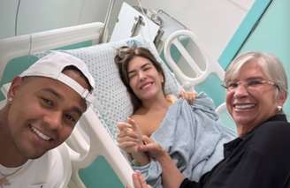 Lore Improta mostra recuperação de cirurgia nos pés