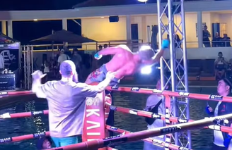 Lutador de boxe foi eletrocutado ao comemorar vitória de forma inusitada
