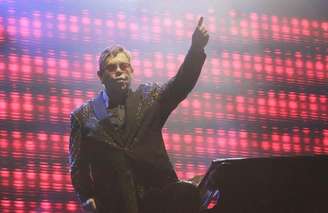 Elton John se apresentou em São Paulo em 2017; cantor comemorou sobriedade nas redes sociais