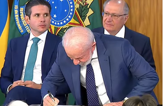 Governo Lula anuncia medidas para socorrer empresas atingidas por tarifaço