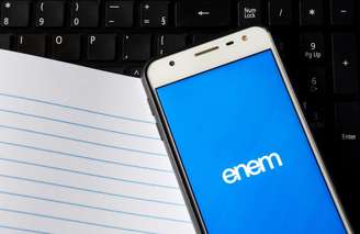 A cabeça não para, o coração acelera e cada notificação parece um aviso importante