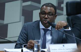 O diretor de Fiscalização do Banco Central, Ailton de Aquino Santos, afirmou, durante depoimento à Polícia Federal no dia 30 de dezembro do ano passado, que duas empresas que fizeram negócios com o Banco Master não comprovaram a existência de créditos vendidos ao banco