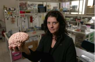 A neurocientista Suzana Herculano-Houzel, palestrante no São Paulo Innovation Week, afirma que terceirizar decisões significa abrir mão de desenvolver o próprio cérebro.