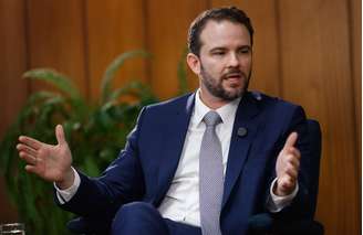 Governo Lula retira subsídio de R$ 0,35 por litro de diesel e indica corte no benefício à gasolina