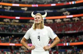 Acessório usado por Haaland, craque da Noruega, é um mito vinculado aos vikings