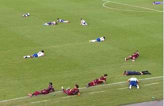 Enxame de abelhas paralisa jogo Campeonato Baiano sub-20, entre Bahia e Fluminense de Feira.