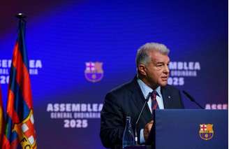 Joan Laporta passa por procedimento para tratar alteração no ritmo cardíaco.