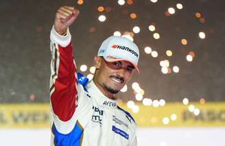 Pascal Wehrlein durante as celebrações do título em Londres