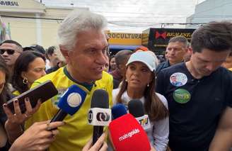 O candidato à Presidência Ronaldo Caiado dá entrevista coletiva durante ato político em Goiânia