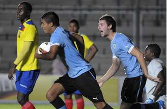Uruguaios seguem na liderança da chave com o empate