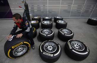 <p>FIA prioriza segurança como exigência em novos pneus</p>
