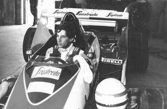 <p>Em 25 de março de 1984, há exatos 30 anos, Ayrton Senna fazia sua estreia na Fórmula 1. Então campeão da F3 inglesa, Ayrton foi contratado para correr pela Toleman, estreando justamente no Grande Prêmio do Brasil, no Autódromo de Jacarepaguá (Rio de Janeiro). Em poucas voltas diante do público carioca, Senna teve uma atuação discreta e abandonou com problemas de motor.</p>