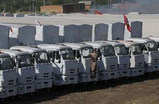 <p>Comboio de caminhões russos que Moscou diz que está indo levar ajuda humanitária à Ucrânia</p>