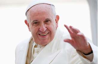 Papa Francisco acena na Praça de São Pedro, no Vaticano. 24/09/2014