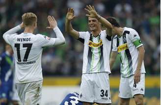 Borussia Monchengladbach se garantiu na Liga dos Campeões e deu o título ao Bayern de Munique ao bater o Wolfsburg