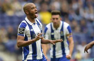 Brahimi fez o gol da virada do Porto (Foto: Miguel Riopa / AFP)