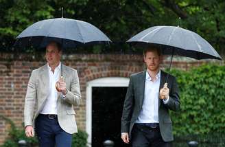 Príncipes William e Harry visitam o Jardim Branco do Palácio de Kensington, em Londres 30/08/2017 REUTERS/Kirsty Wigglesworth/Pool
