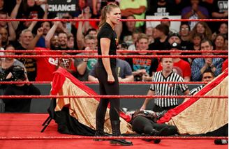 Ronda Rousey recebeu suspensão de 30 dias da WWE após protagonizar grande confusão (Foto: WWE)