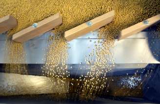 Grãos de soja em fábrica em Fargo, Dakota do Norte, EUA
06/12/2017
REUTERS/Dan Koeck