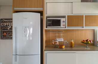 1. Um dos truques mais utilizados nas cozinhas pequenas é a utilização de armários planejados