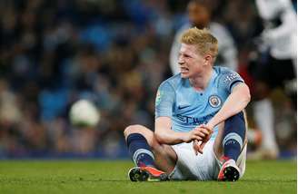 Kevin De Bruyne se machuca durante partida do Manchester City contra o Fullham
01/11/2018 REUTERS/Andrew Yates