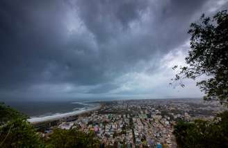 Nuvens do ciclone Fani em Visakhapatnam
01/05/2019
REUTERS/Stringer
