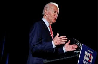 Candidato democrata à Presidência dos EUA, Joe Biden discursa sobre novo coronavírus em Washington
12/03/2020
REUTERS/Carlos Barria/