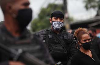 Operação policial no complexo do Alemão, no Rio de Janeiro (RJ) 
REUTERS/Ricardo Moraes
