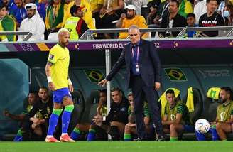 Tite durante a Copa do Mundo no comando da Seleção Brasileira (EFE/EPA/Georgi Licovski)