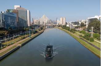 Uber oferece passeio gratuito de barco no Rio Pinheiros até 4 de agosto.