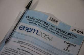 Candidatos na segunda fase do Exame Nacional do Ensino Médio (ENEM), em Campo Mourão, na Região Centro-Oeste do Paraná, neste domingo (10). 10/11/2024