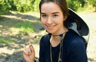 Micherre Fox com diamante em mãos