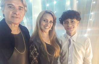 Angelica ao lado do esposo, João Gonçalves, e o filho Vitor Gabriel, que morreram em uma sequência de dois dias