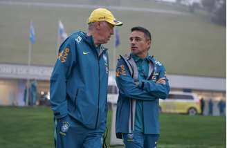 Carlo Ancelotti e Rodrigo Caetano na Granja Comary 