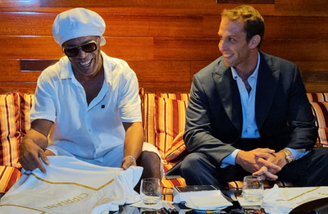 Ronaldinho Gaúcho assinou com time da 3ª divisão