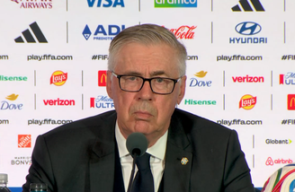 Ancelotti nega nervosismo e prega respeito após jornalista 'tirar' Costa do Marfim da Copa: 'Temos que esperar'
