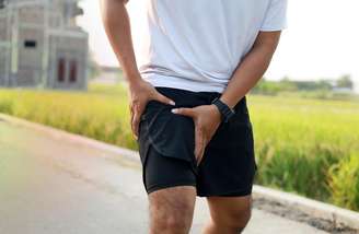 Dor na virilha durante os treinos nem sempre é muscular e pode indicar alterações na articulação do quadril – Foto: Shutterstock