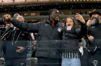 Clarence Seedorf, treinador do Corinthians, na arquibancada da Neo Química Arena durante a partida contra o Vitória pelo Brasileirão