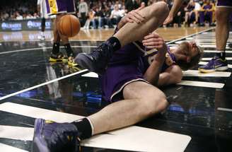 <p>Pau Gasol, dos Lakers, sofre contusão e deixa partida antes do fim</p>