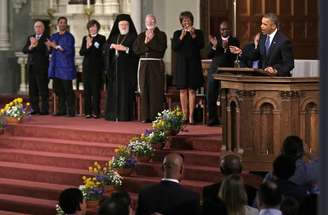 Obama discursa na catedral de Boston diante de duas mil pessoas