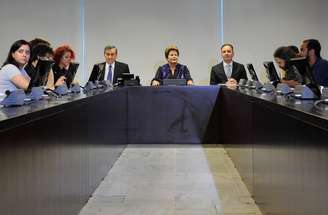 <p>Dilma se reúne com representantes do Movimento Passe Livre (MPL) para debater a pauta dos protestos</p>